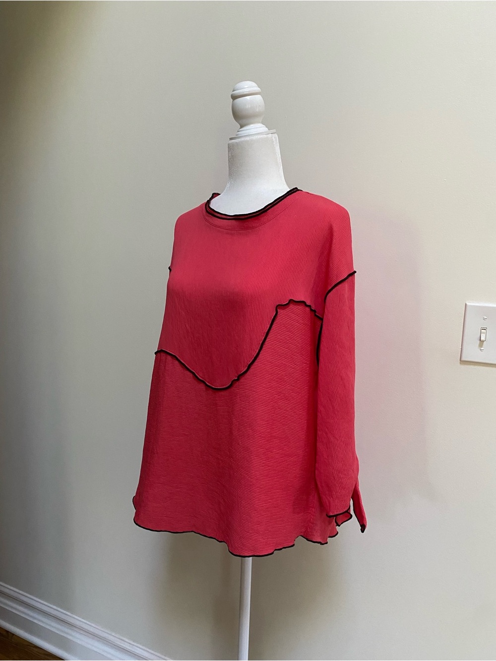Asymmetrical Wave-Trim Long-Sleeve Blouse in Coral-Red by IC by Connie K, size L